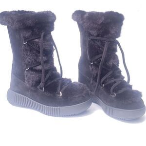 Oscar de la Renta Oscar Sport Fur Lined Snow Boots